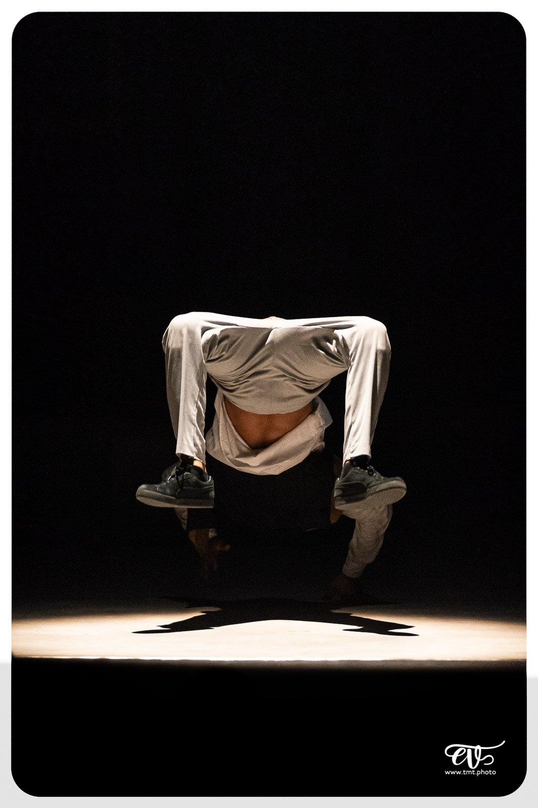 SUR LE FIL (CIE PYRAMID)